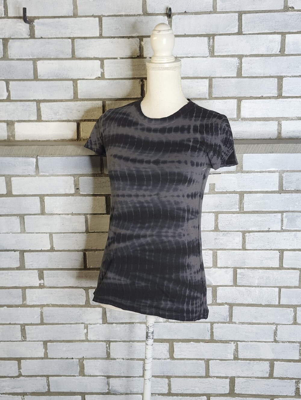 • Athleta Organic Daily Tie Dye Crew Tee Shirt Black Grey Womens XXS NWOT 566617